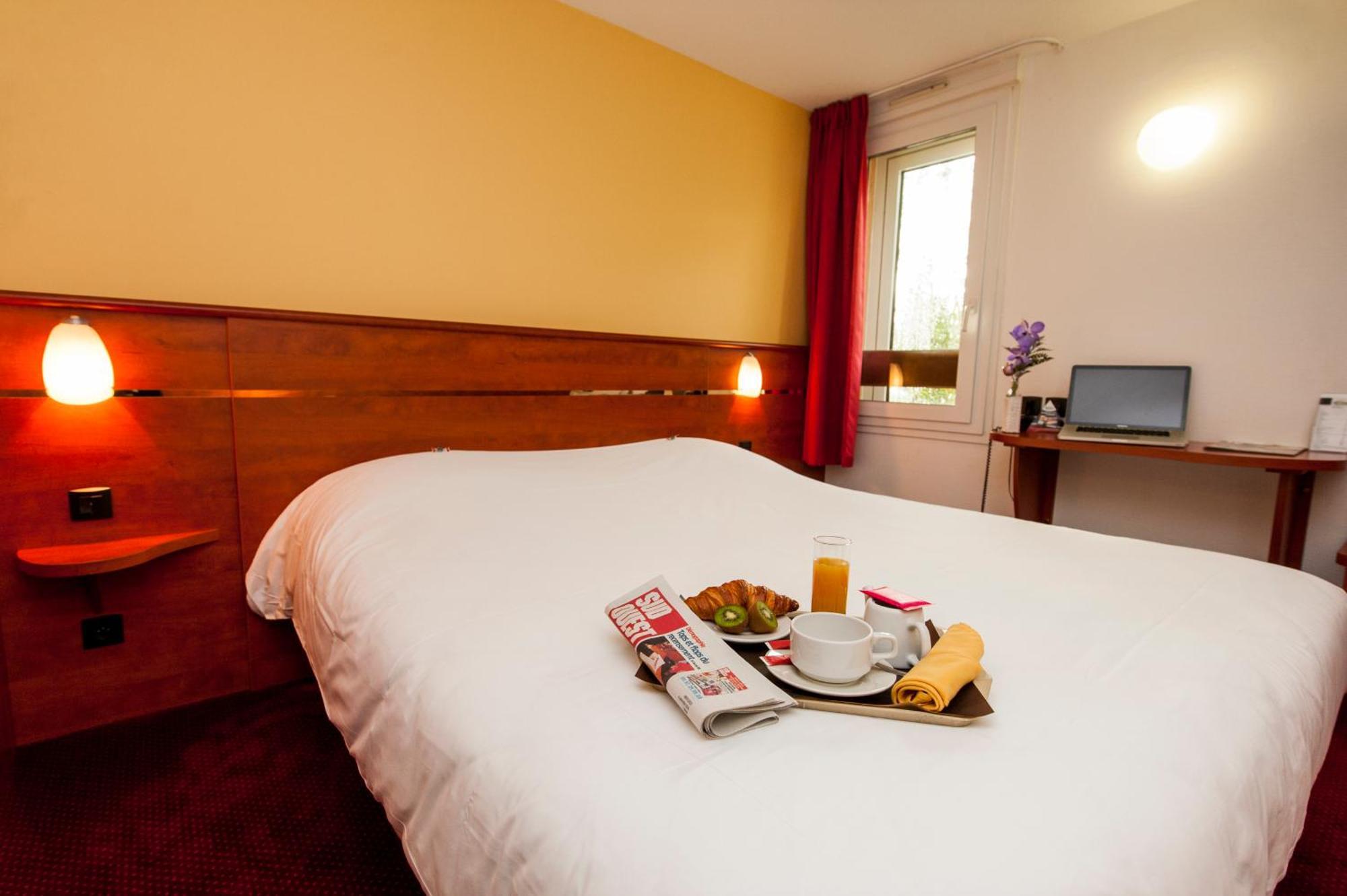 Brit Hotel Agen - L'Aquitaine Le Passage Kültér fotó