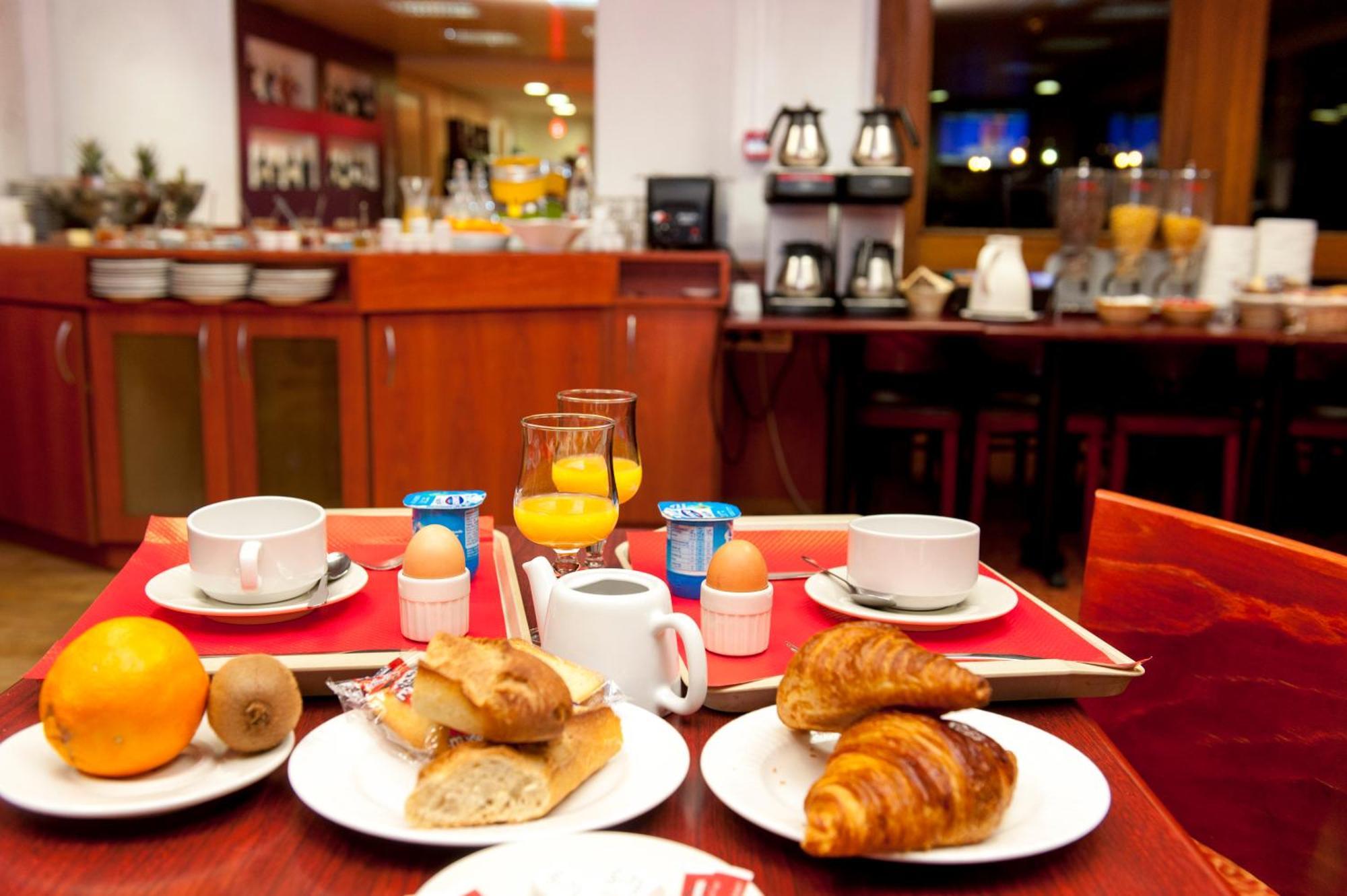 Brit Hotel Agen - L'Aquitaine Le Passage Kültér fotó