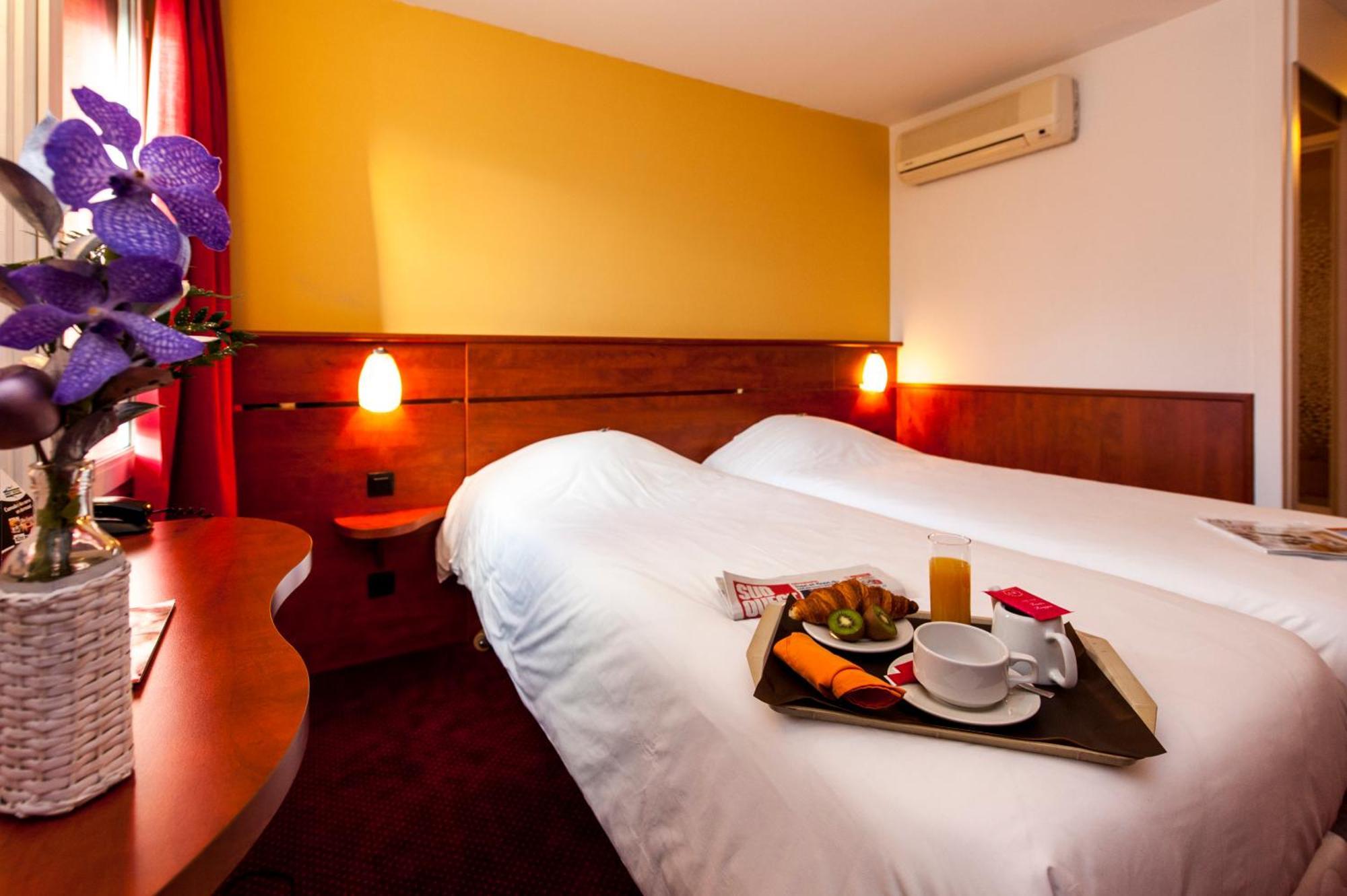 Brit Hotel Agen - L'Aquitaine Le Passage Kültér fotó