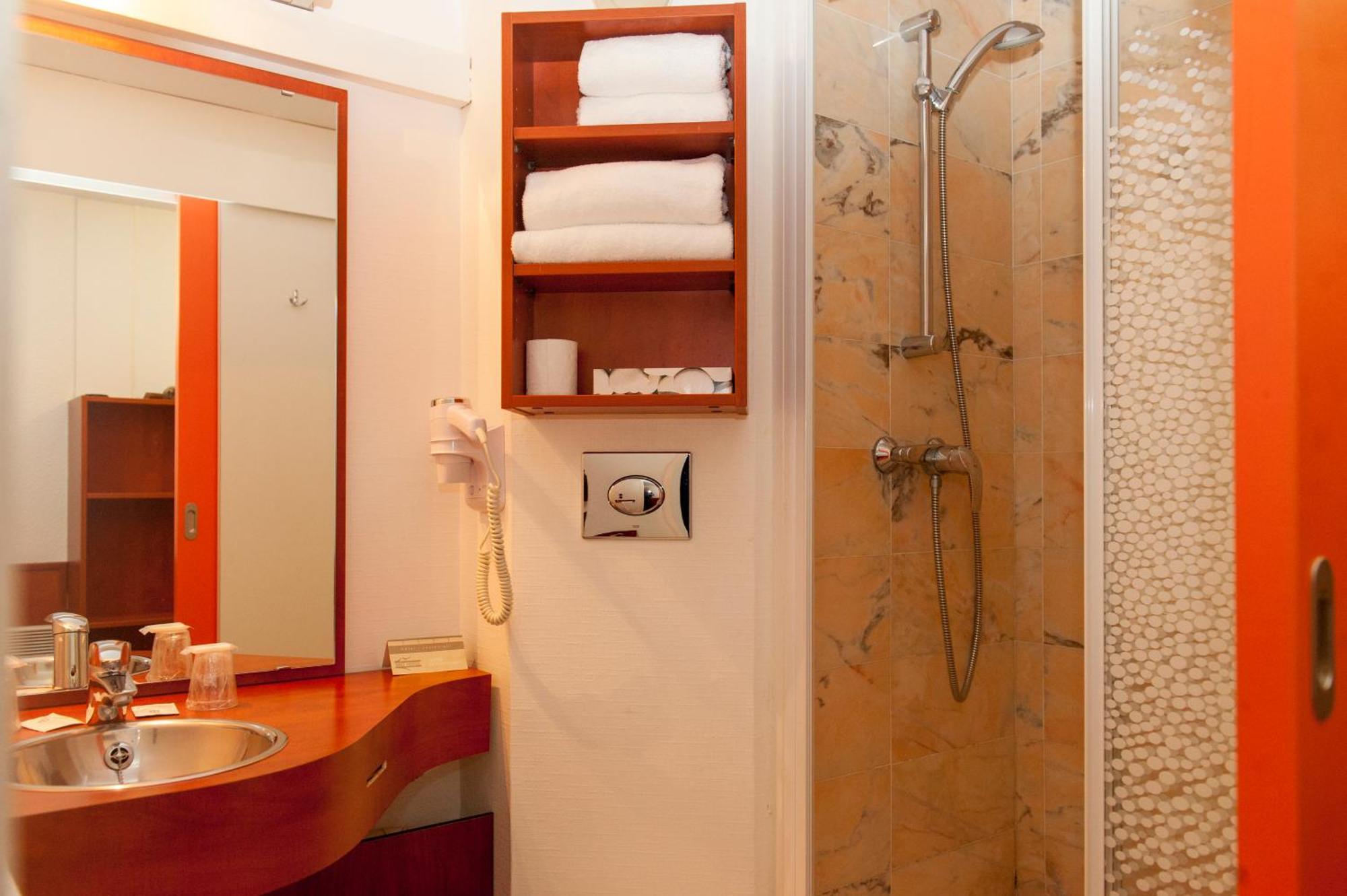 Brit Hotel Agen - L'Aquitaine Le Passage Kültér fotó